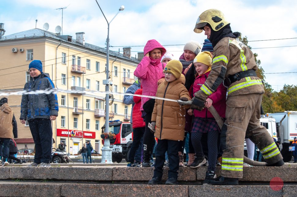 В Архангельске прошла выставка пожарно-спасательной техники
